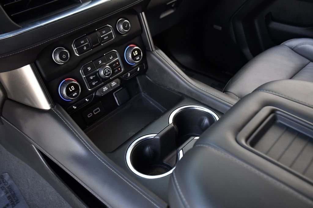 Used 2024 Chevrolet Suburban Z71 w/ Luxury Package image 12