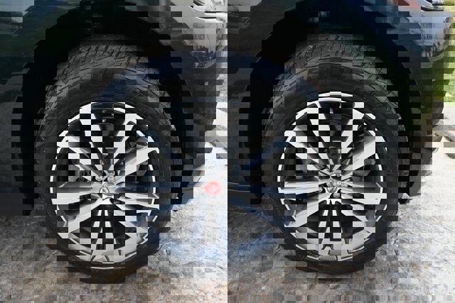 Used 2017 Jaguar F-PACE Prestige image 11