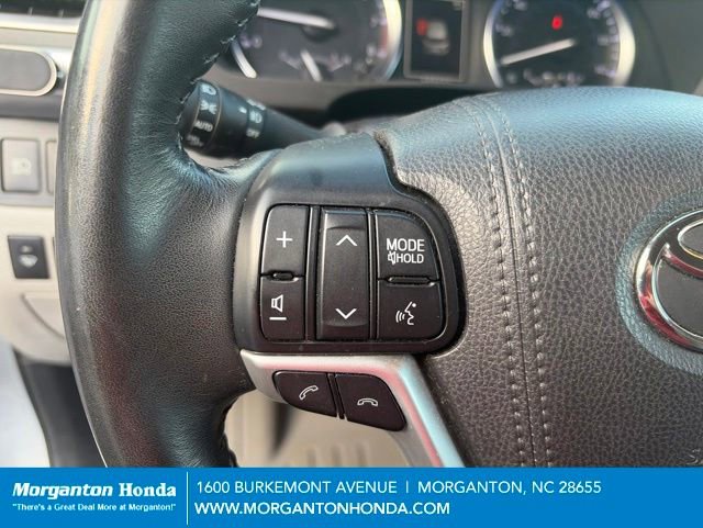 Used 2017 Toyota Highlander XLE w/ Carpet Mat Package AWD/4WD image 19