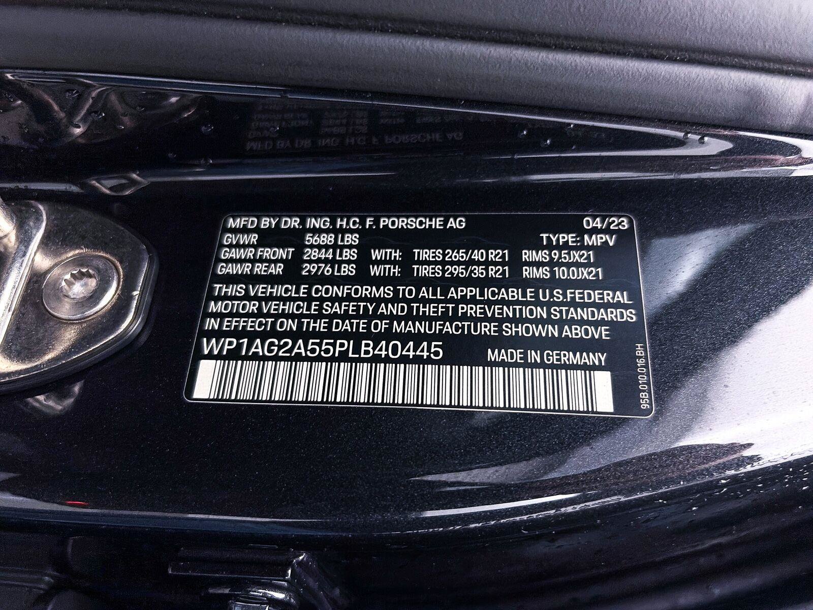 Used 2023 Porsche Macan S AWD/4WD image 48