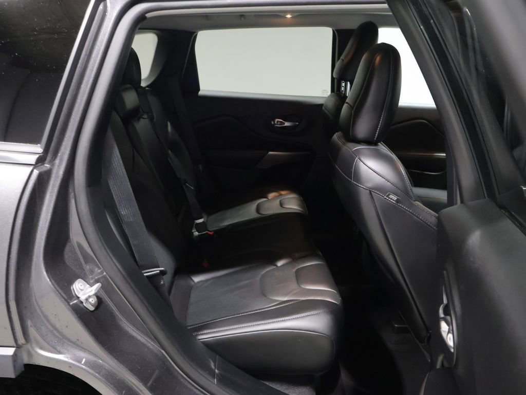 Used 2019 Jeep Cherokee Limited image 19