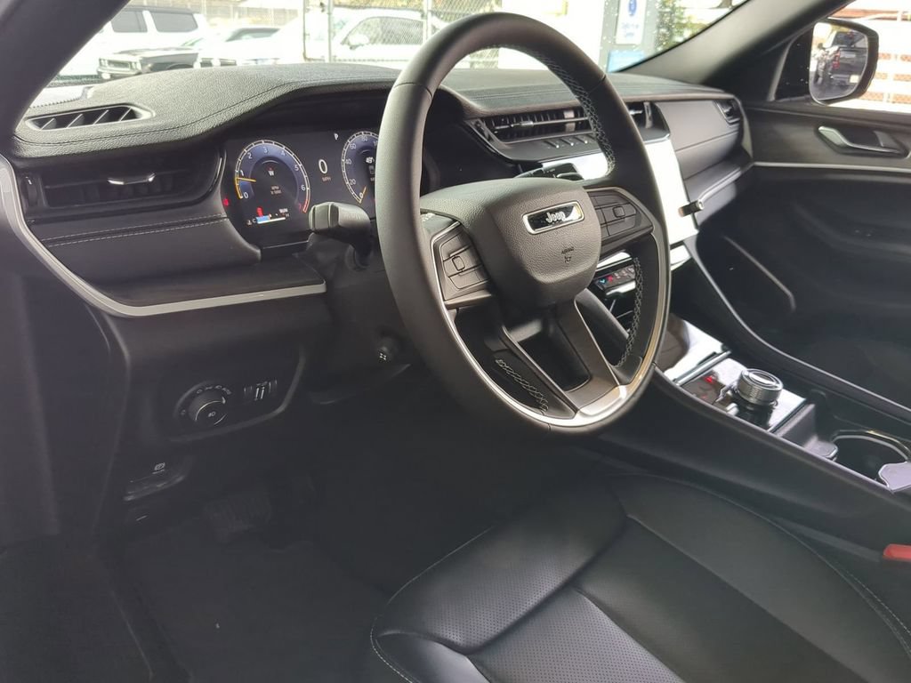 New 2026 Jeep Grand Cherokee Limited w/ Luxury Tech Group II AWD/4WD image 19
