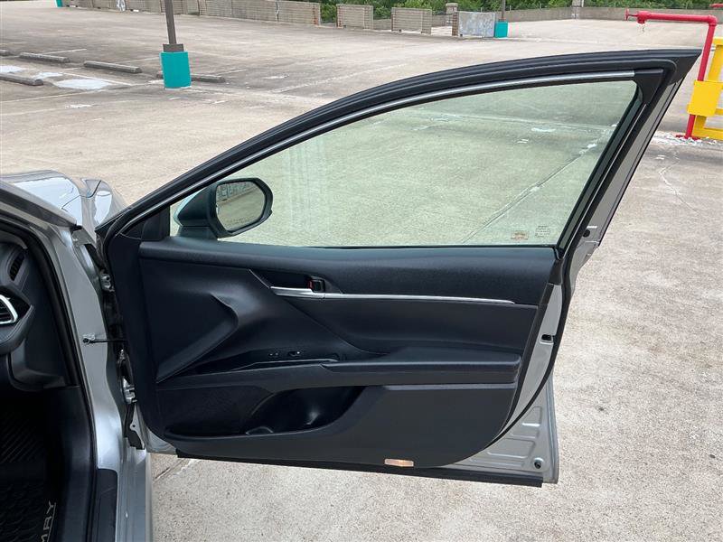 Used 2018 Toyota Camry SE FWD image 32