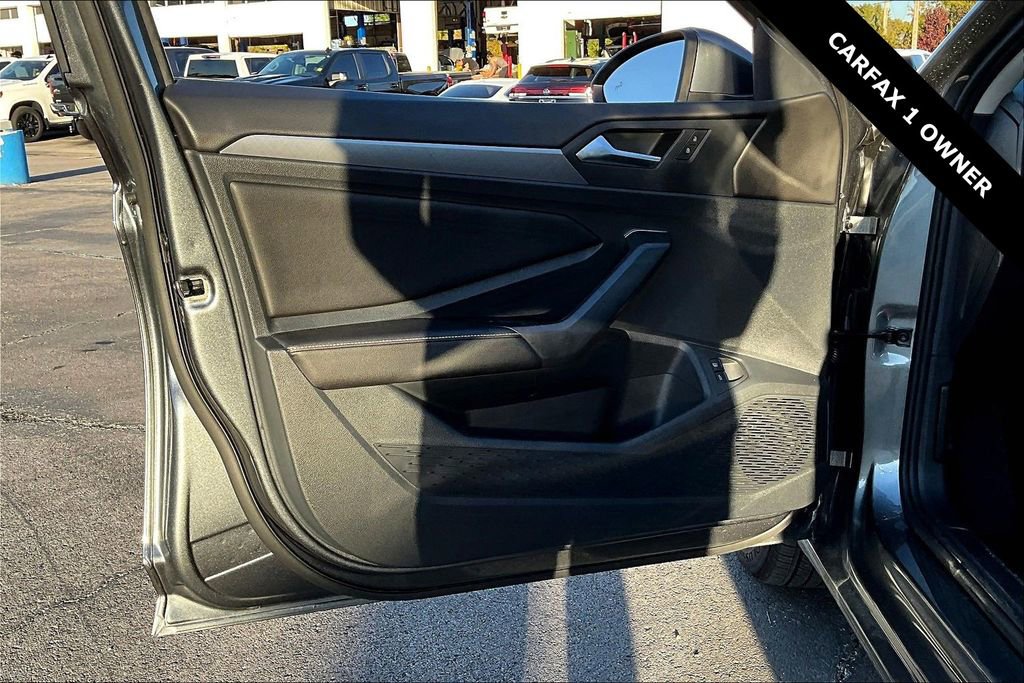 Used 2024 Volkswagen Jetta SE image 18