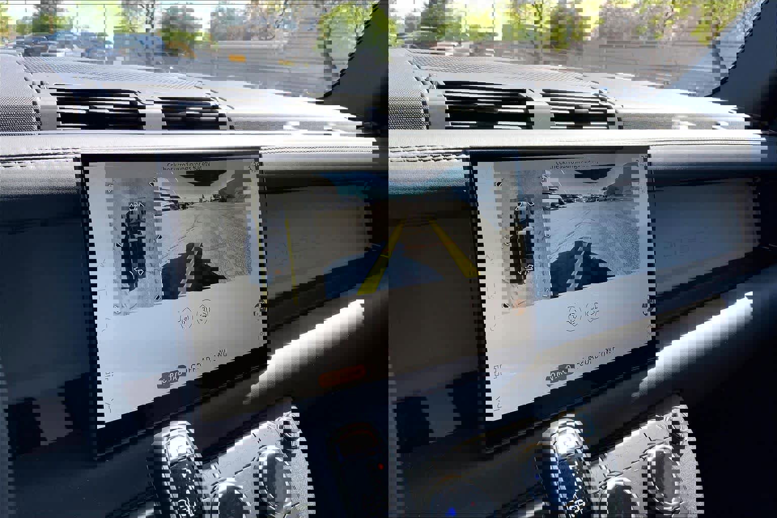 Certified 2025 Land Rover Defender 110 X-Dynamic SE image 25