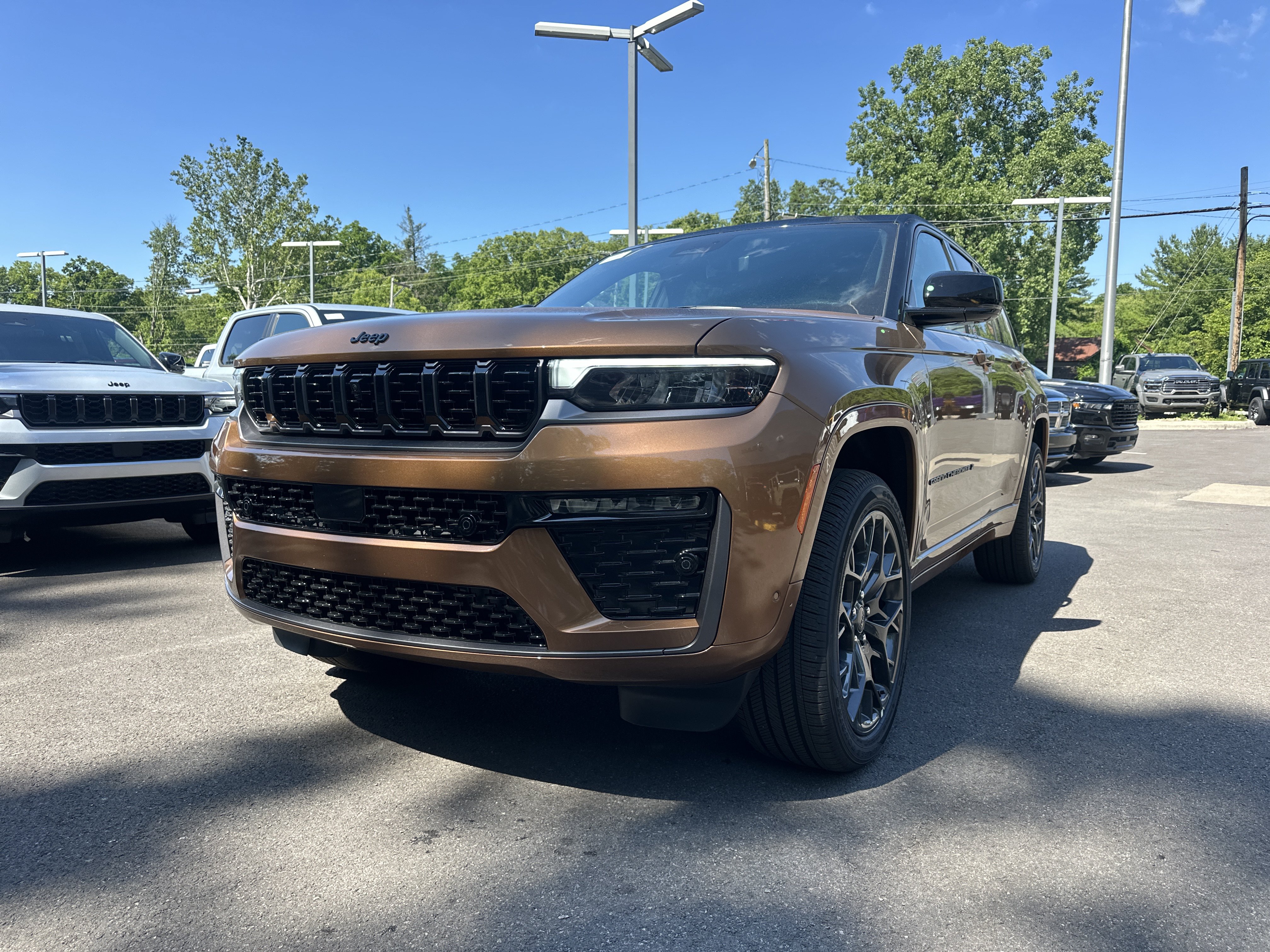 New 2026 Jeep Grand Cherokee Summit w/ Obsidian Package AWD/4WD image 23