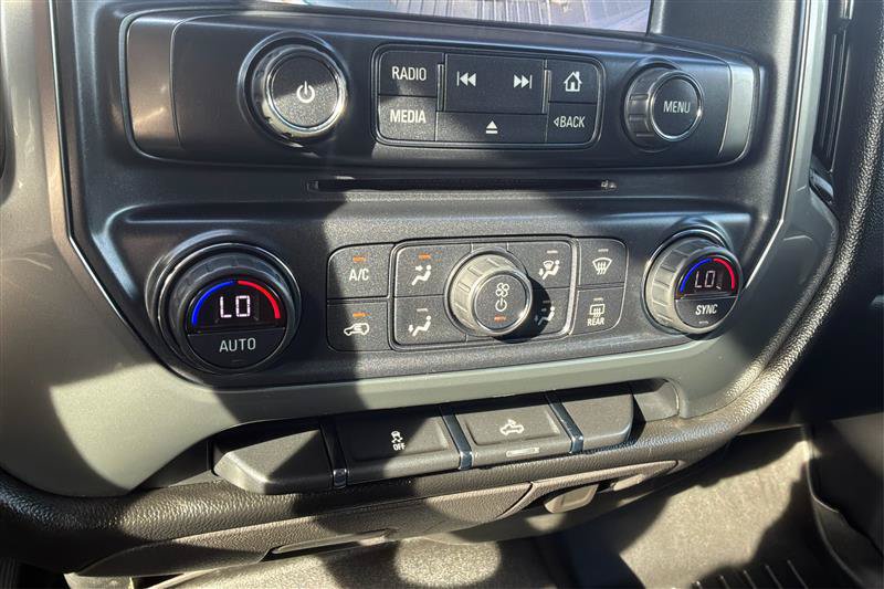 Used 2018 Chevrolet Silverado 1500 LT w/ LT Eassist Package AWD/4WD image 31