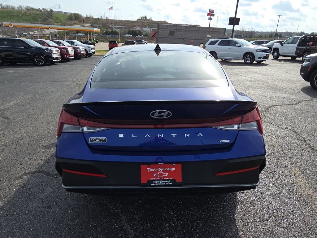Used 2025 Hyundai Elantra SEL w/ Cargo Package image 7