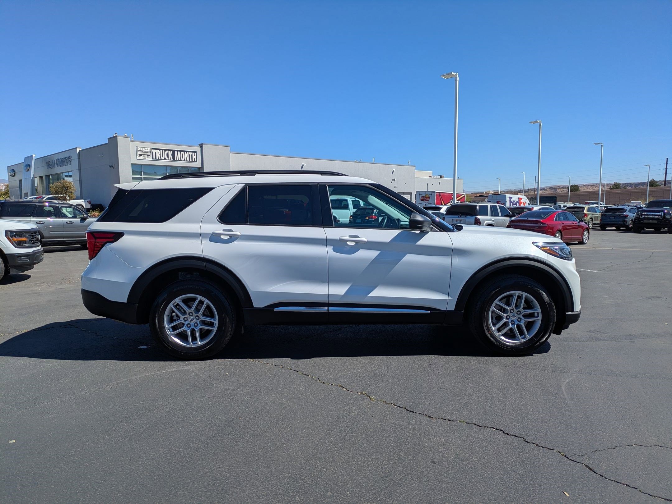 Used 2025 Ford Explorer Active image 2