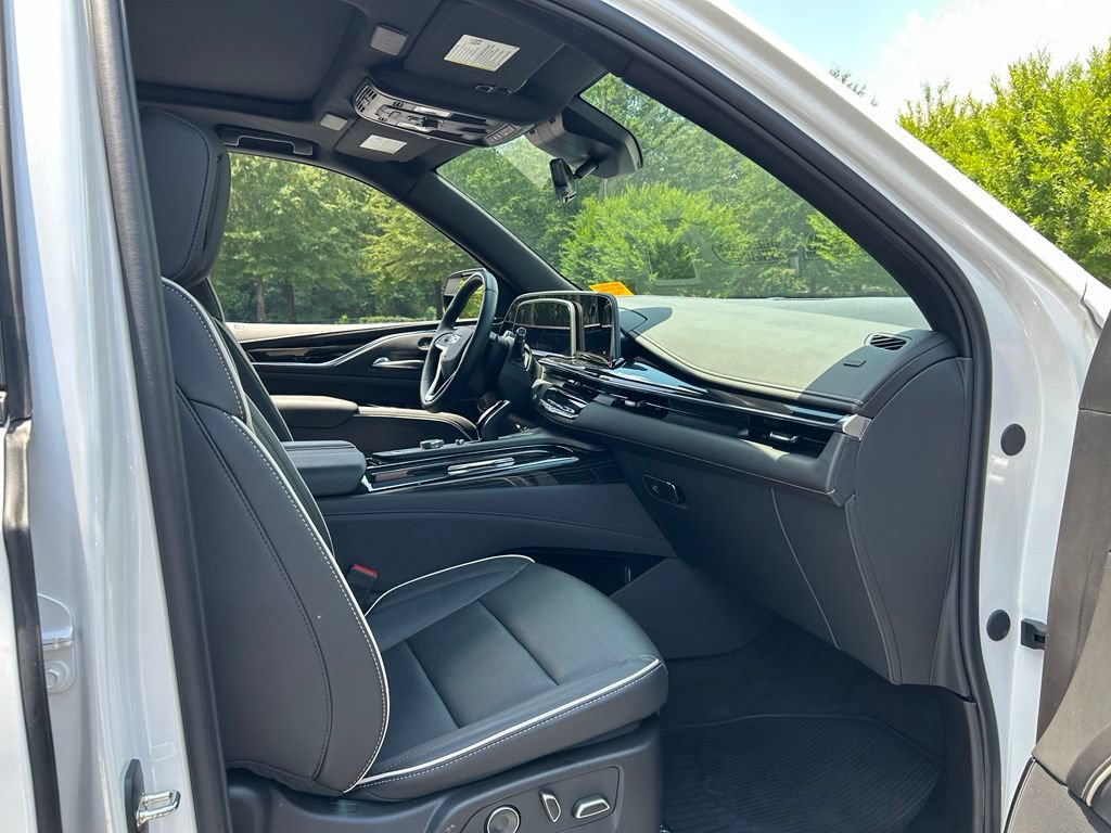 Used 2024 Cadillac Escalade ESV Sport w/ LPO, ONYX Package AWD/4WD image 40