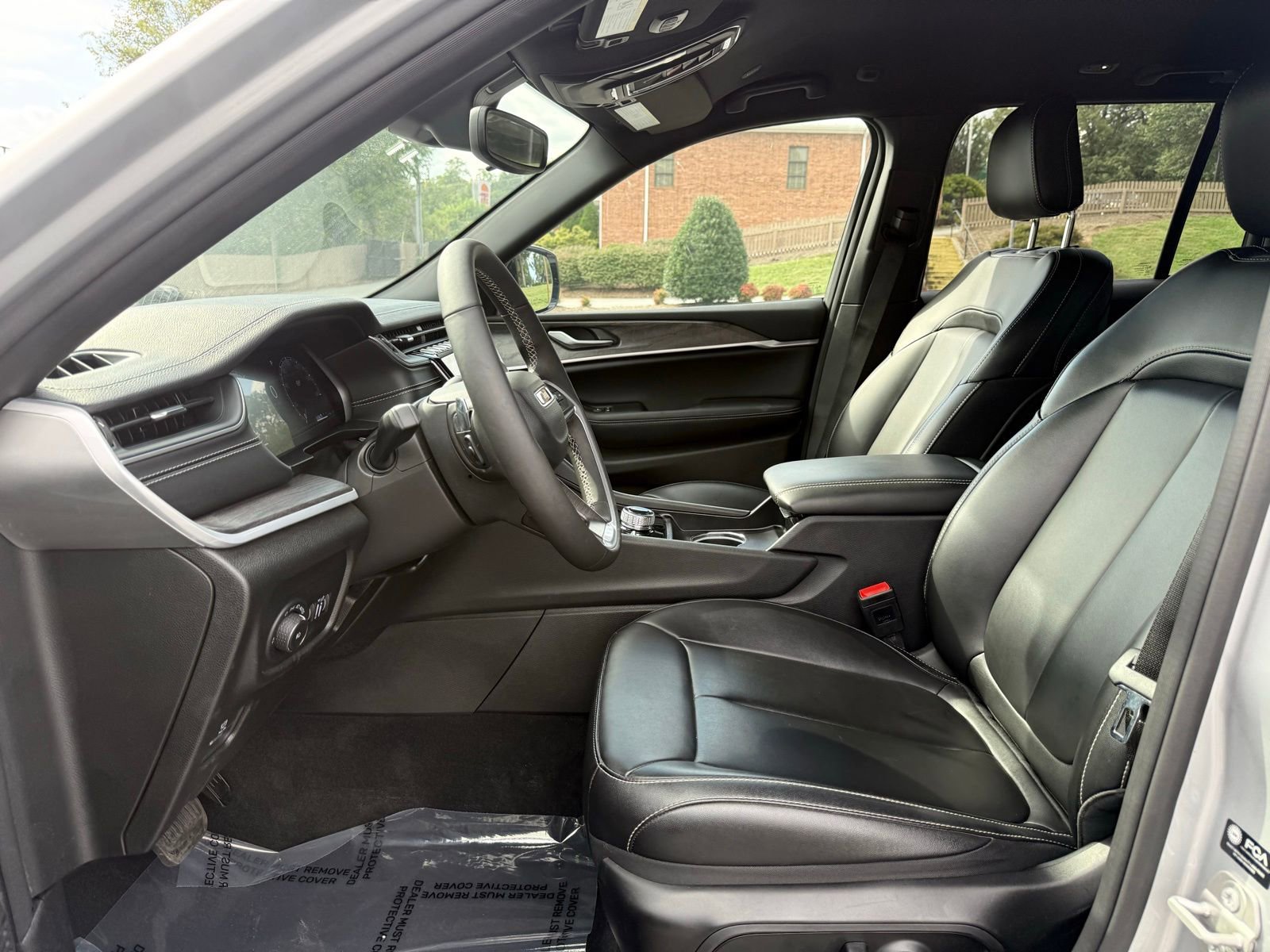 Used 2024 Jeep Grand Cherokee Limited image 12