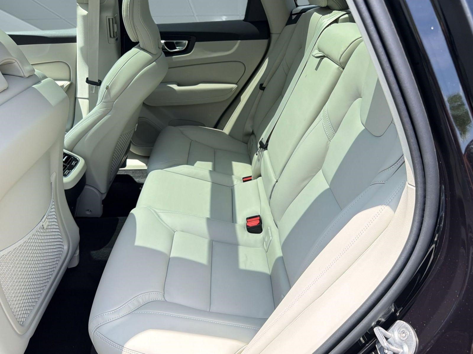 New 2026 Volvo XC60 B5 Ultra w/ Climate Package AWD/4WD image 15