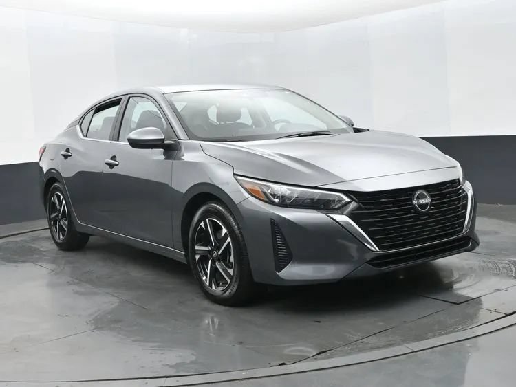 Used 2025 Nissan Sentra SV FWD image 2