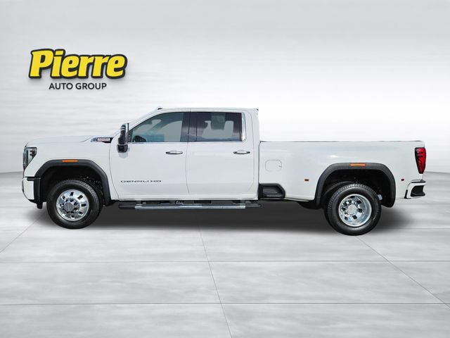 Used 2025 GMC Sierra 3500 Denali image 2