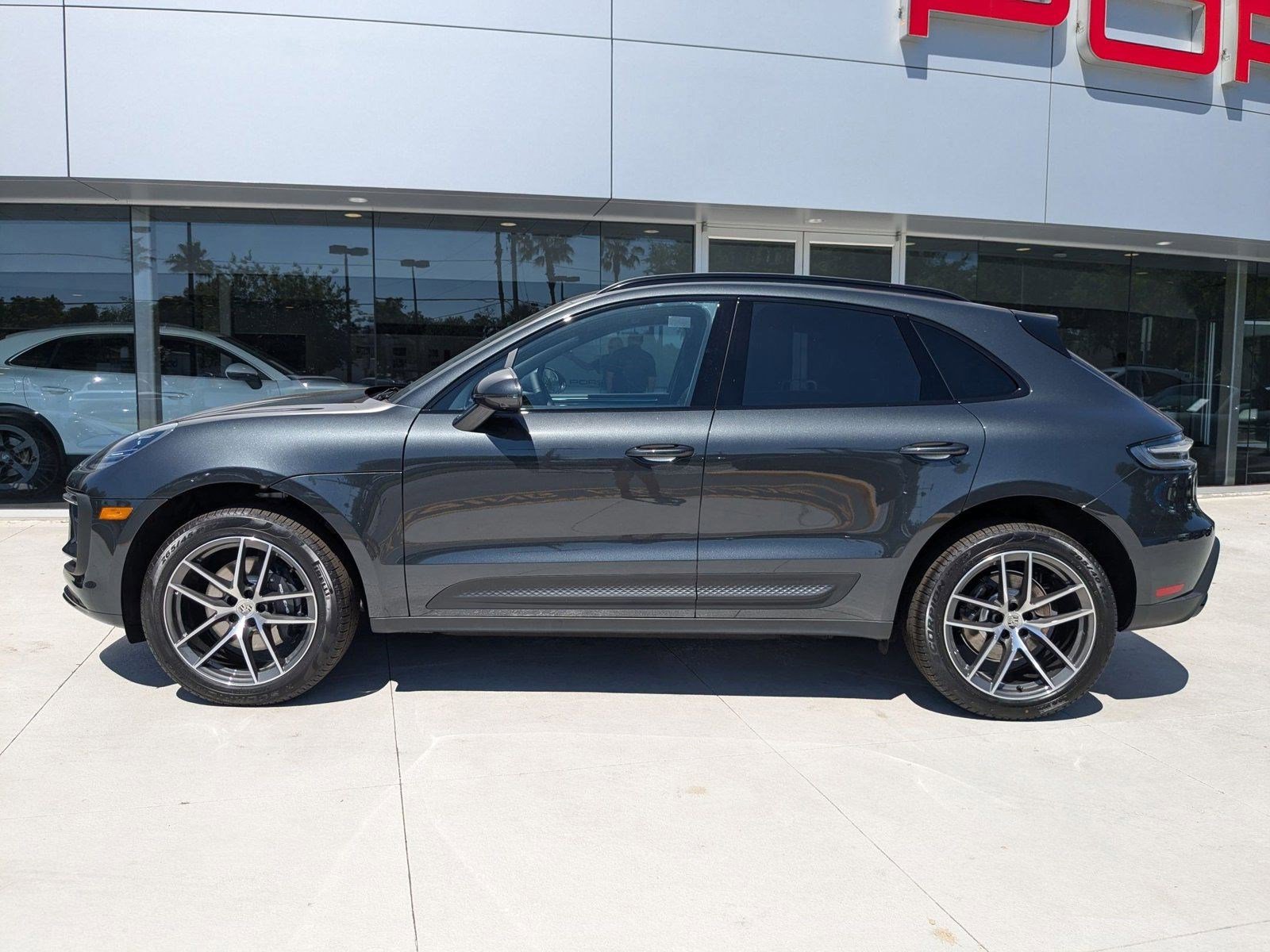 Certified 2025 Porsche Macan image 2