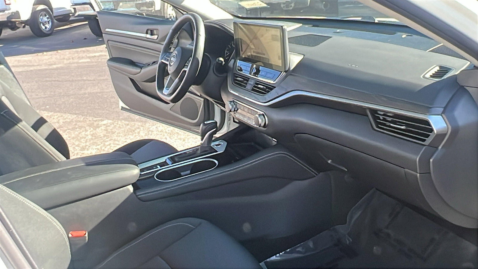 Used 2023 Nissan Altima 2.5 SV w/ SV Premium Package image 13