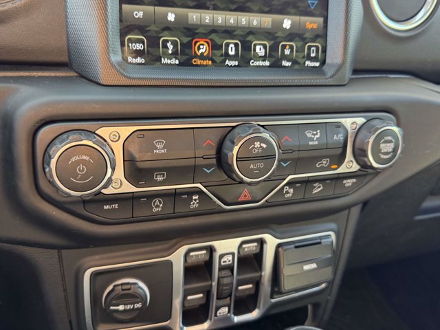 Used 2018 Jeep Wrangler Unlimited Sahara AWD/4WD image 22