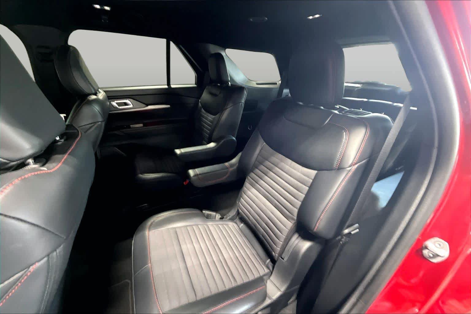 Certified 2025 Ford Explorer ST-Line w/ Premium Package RWD image 20