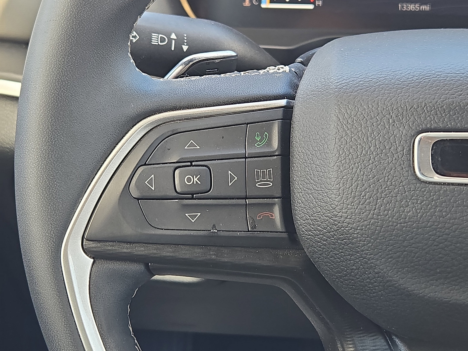 Used 2024 Jeep Grand Cherokee L Laredo image 16