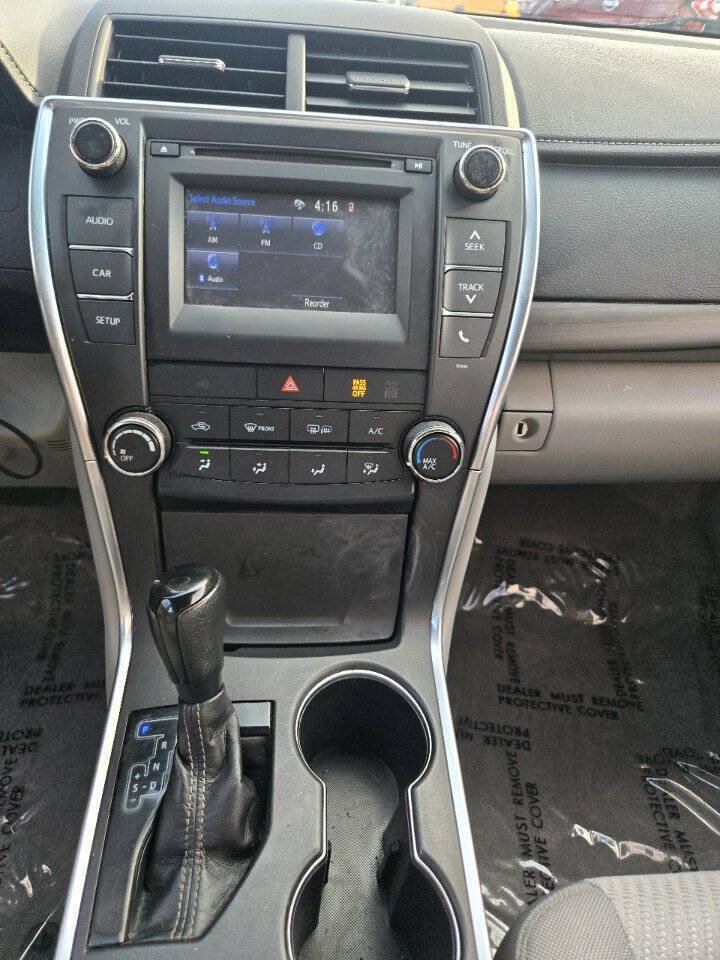 Used 2017 Toyota Camry LE FWD image 29