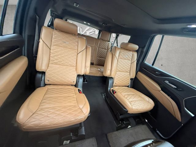 Used 2023 Cadillac Escalade ESV Premium Luxury AWD/4WD image 22