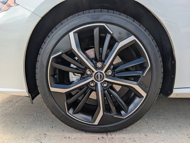 Used 2024 Nissan Altima 2.5 SR FWD image 12