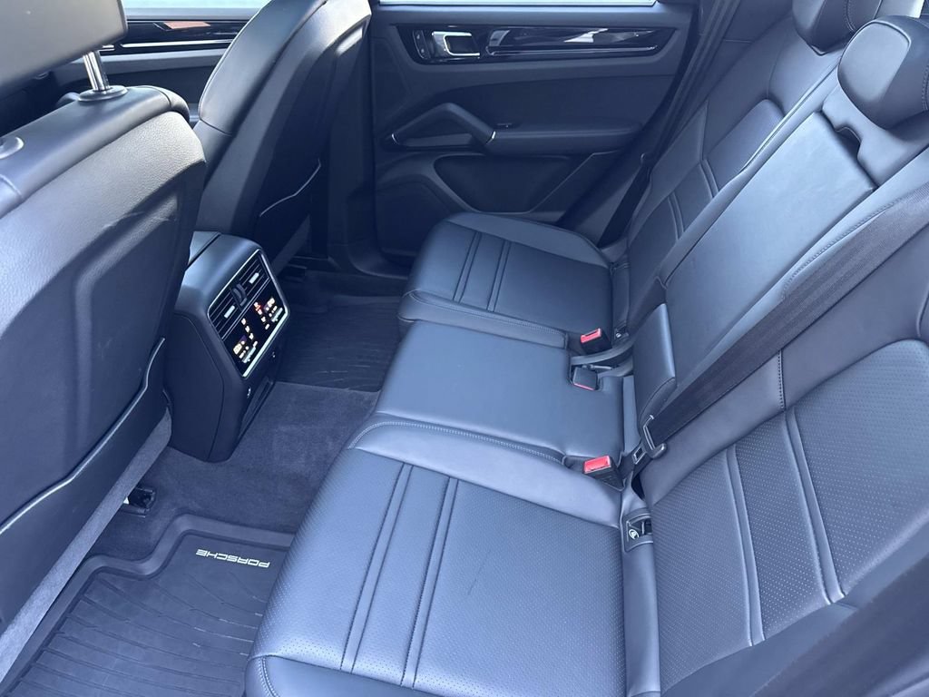 Certified 2023 Porsche Cayenne AWD/4WD image 15