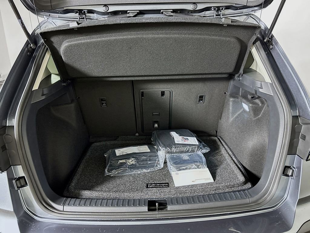 New 2025 Volkswagen Taos SE image 21