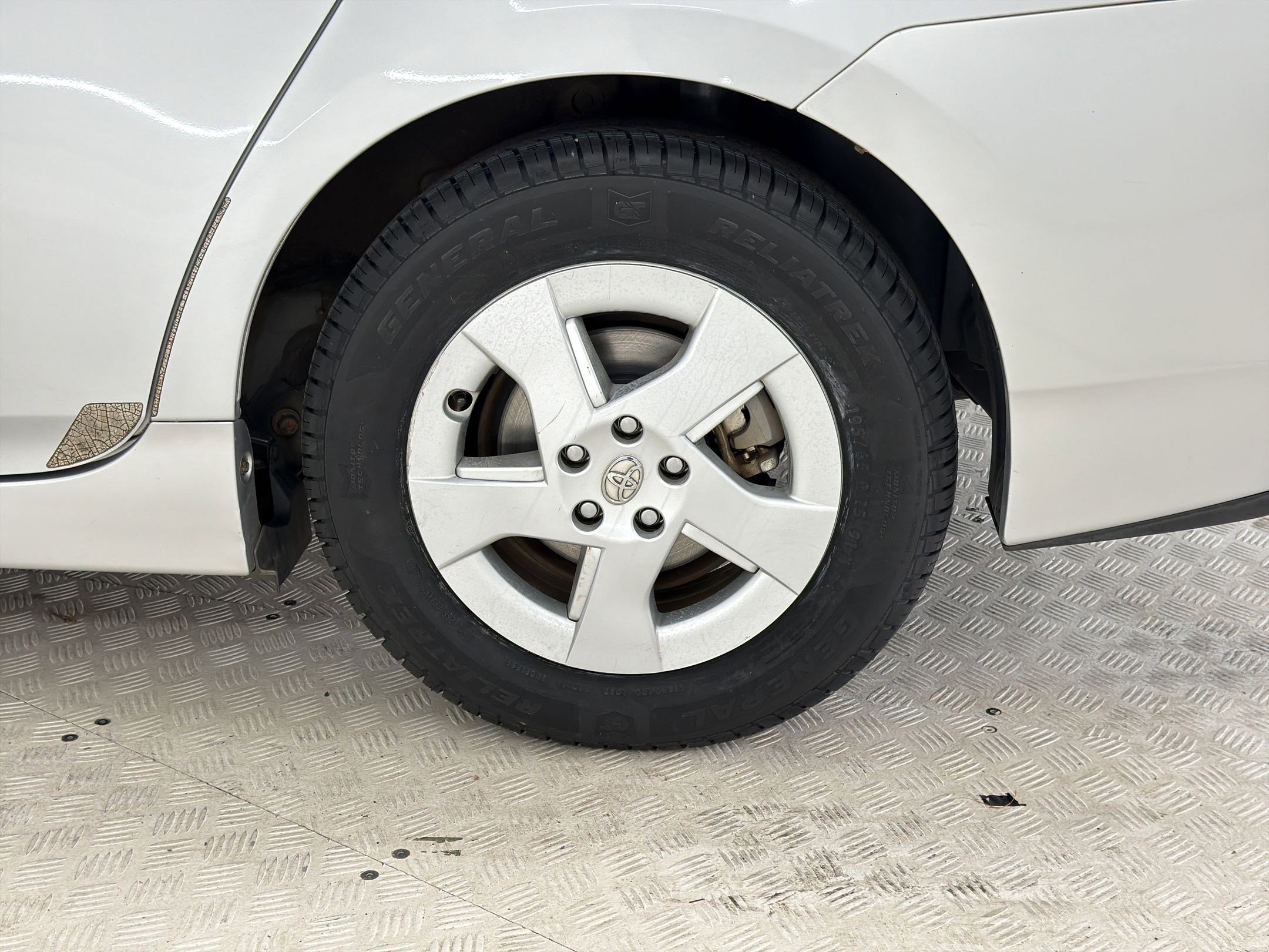 Used 2011 Toyota Prius Four w/ Solar Roof Pkg image 11