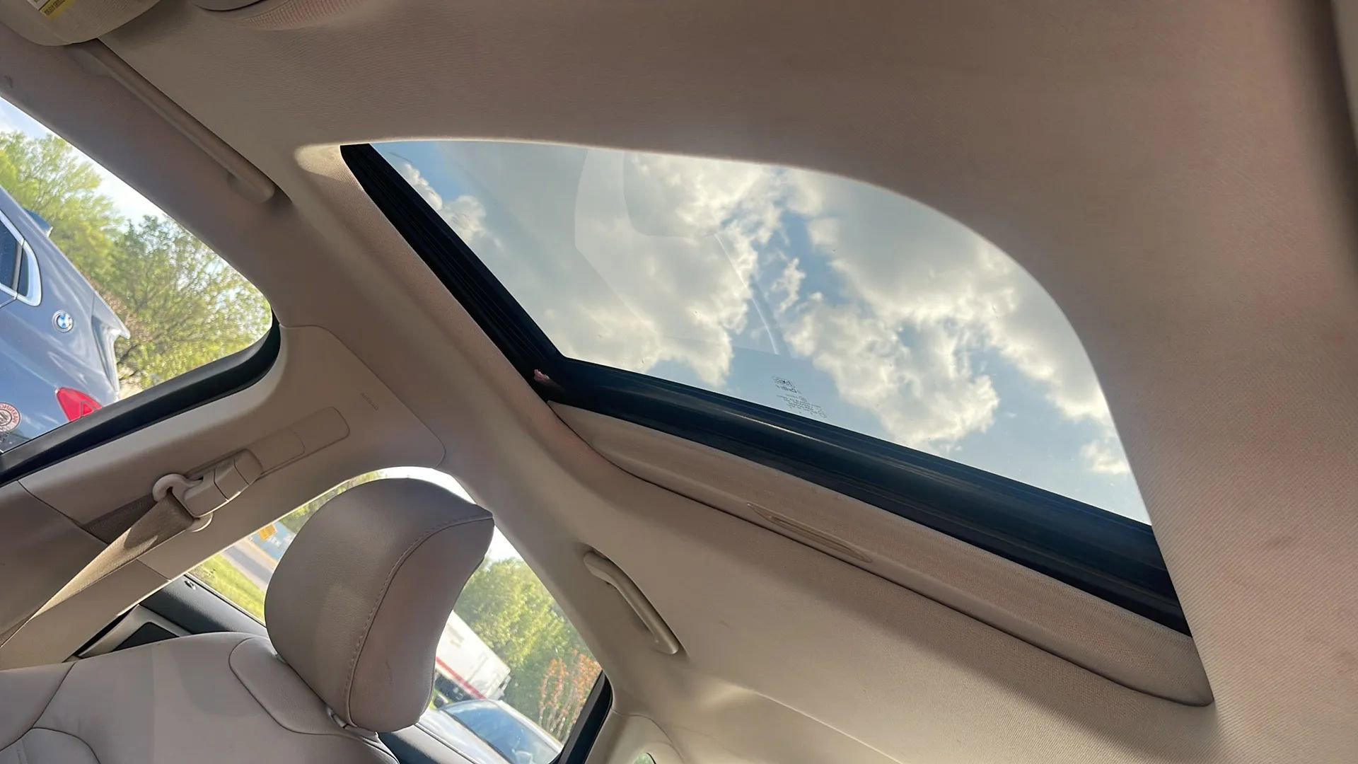 Used 2017 Ford Fusion SE w/ Fusion SE Technology Package image 11