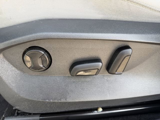 Used 2024 Volkswagen Taos SE image 25