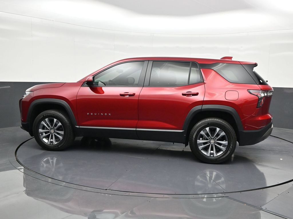 Used 2026 Chevrolet Equinox LT FWD image 2