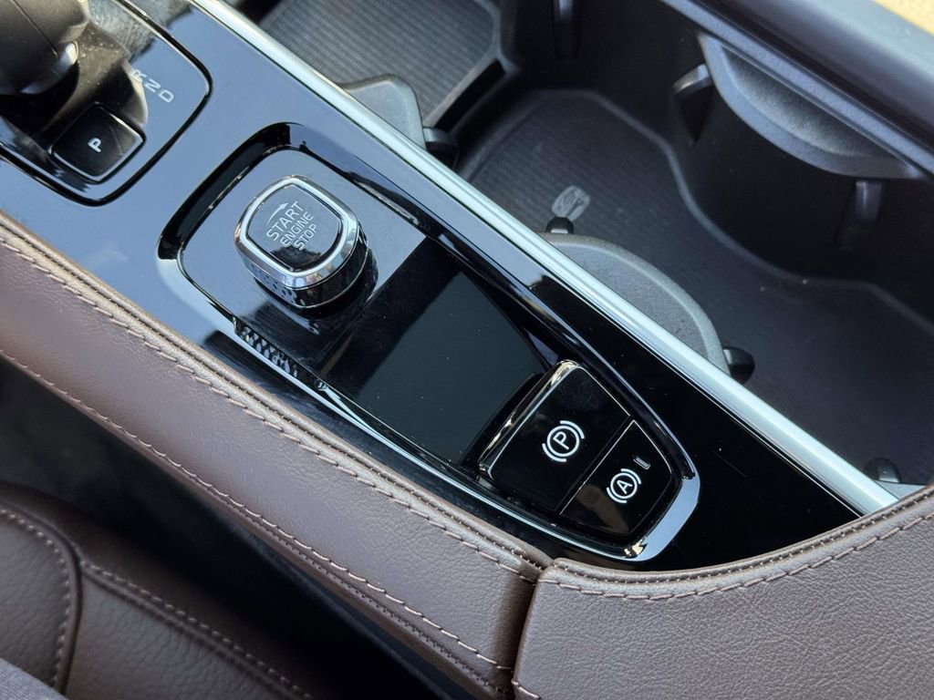 Certified 2023 Volvo XC90 B6 Plus w/ Protection Package Premier image 29