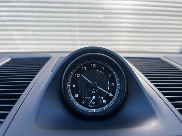 Certified 2025 Porsche Macan image 18