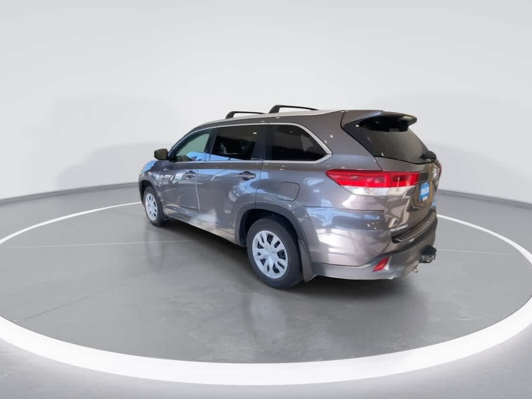 Used 2017 Toyota Highlander XLE AWD/4WD image 6