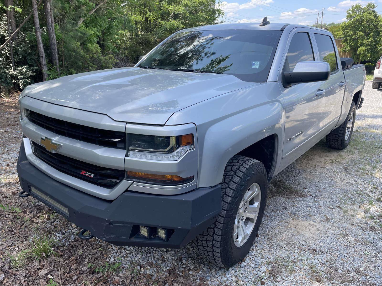 Used 2018 Chevrolet Silverado 1500 LT w/ All Star Edition AWD/4WD image 3