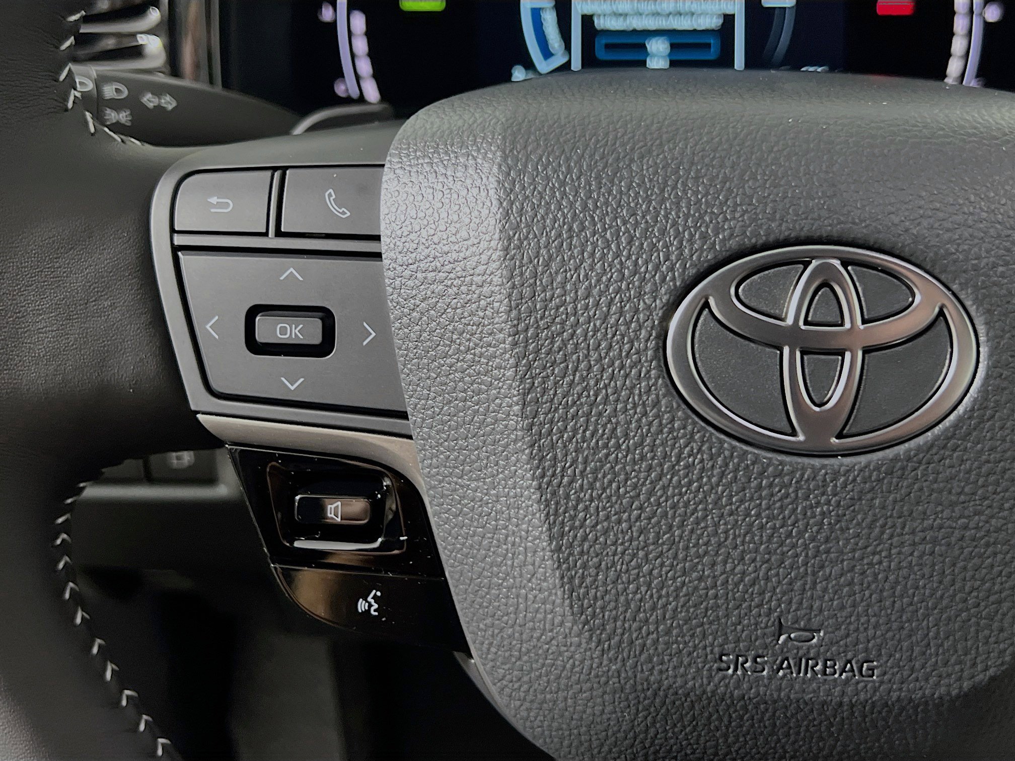 Used 2025 Toyota Camry SE w/ Convenience Package image 19