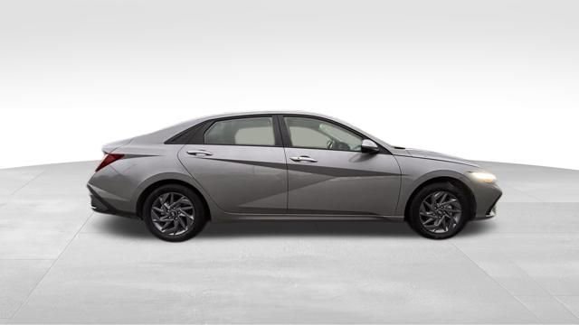 Used 2024 Hyundai Elantra SEL image 4