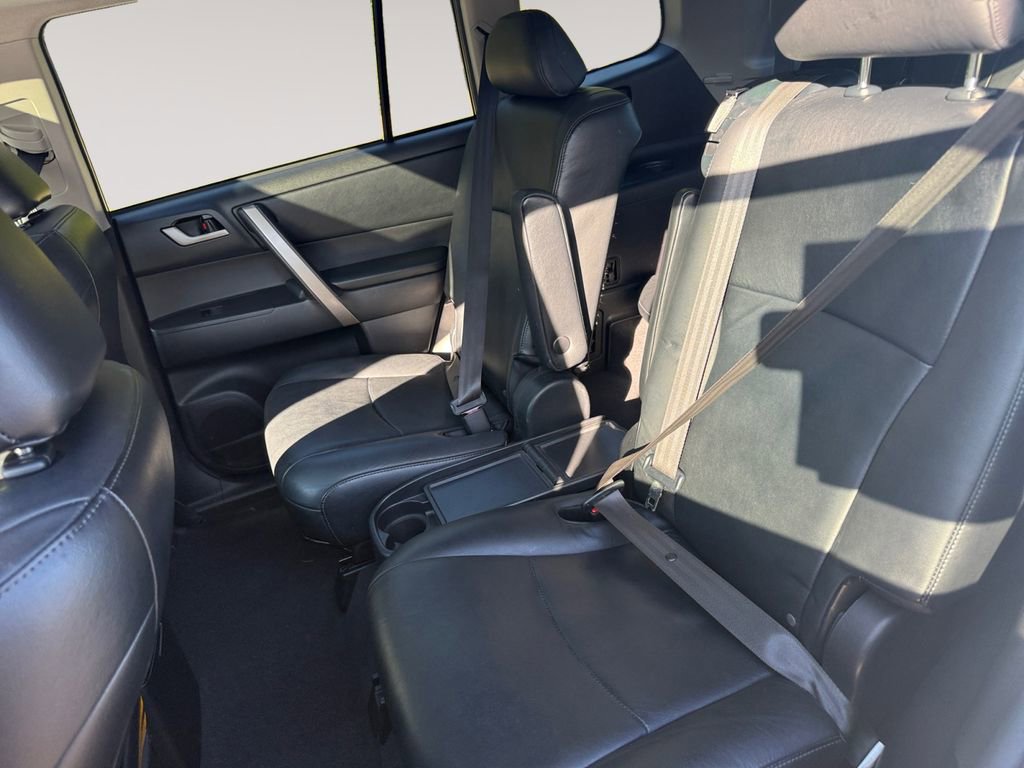 Used 2010 Toyota Highlander SE FWD image 13