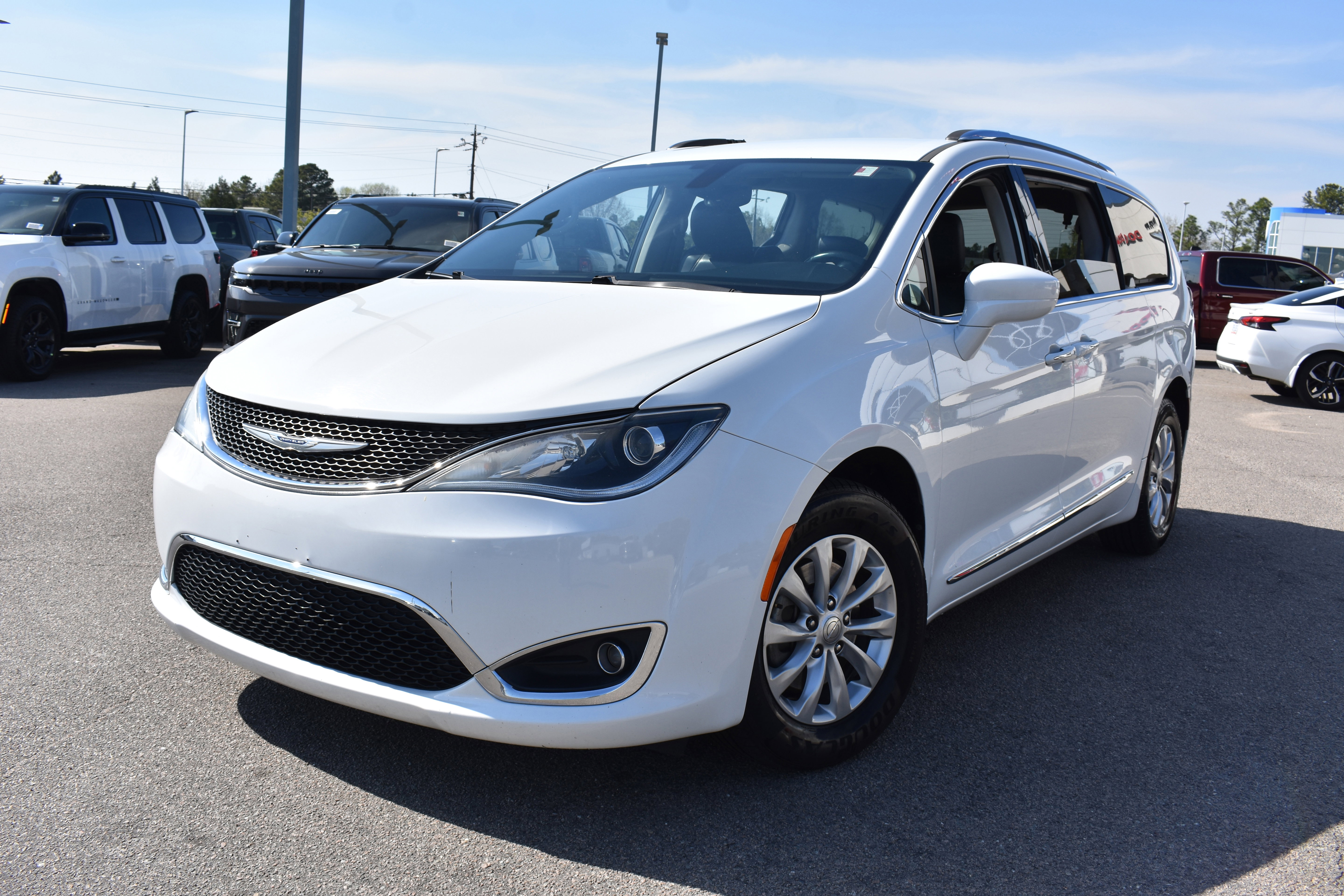 Used 2019 Chrysler Pacifica Touring-L image 5