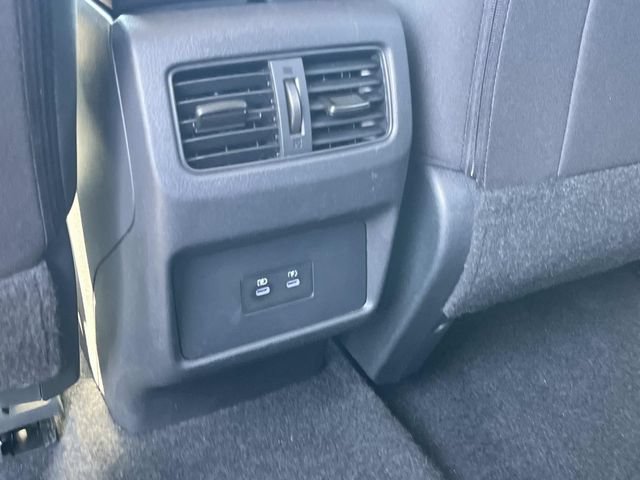Used 2025 Nissan Rogue SV AWD/4WD image 16
