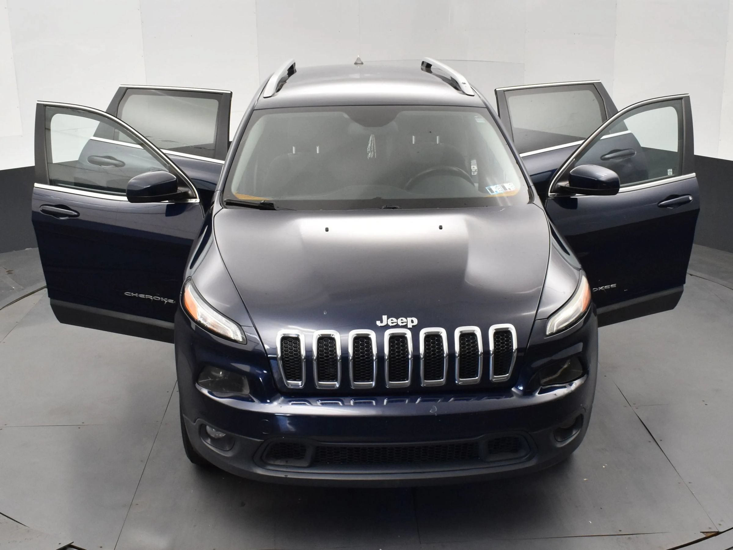 Used 2014 Jeep Cherokee Latitude w/ Cold Weather Group AWD/4WD image 9
