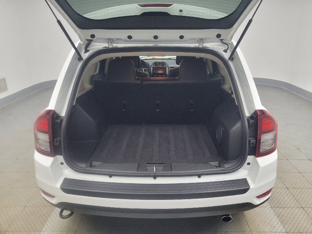 Used 2017 Jeep Compass Latitude w/ Sun/Sound Group AWD/4WD image 29