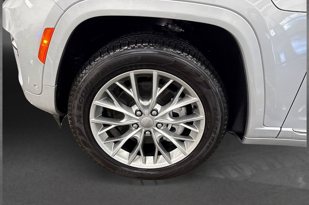 Used 2023 Jeep Grand Cherokee Summit image 12