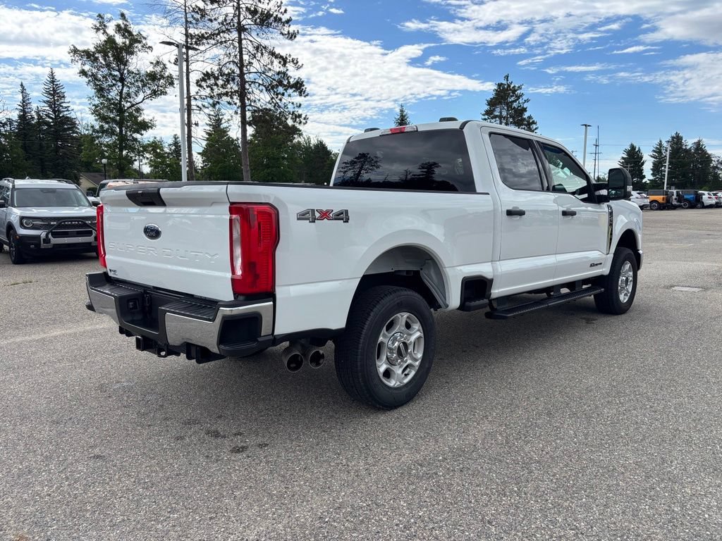 Used 2025 Ford F250 XLT AWD/4WD image 3