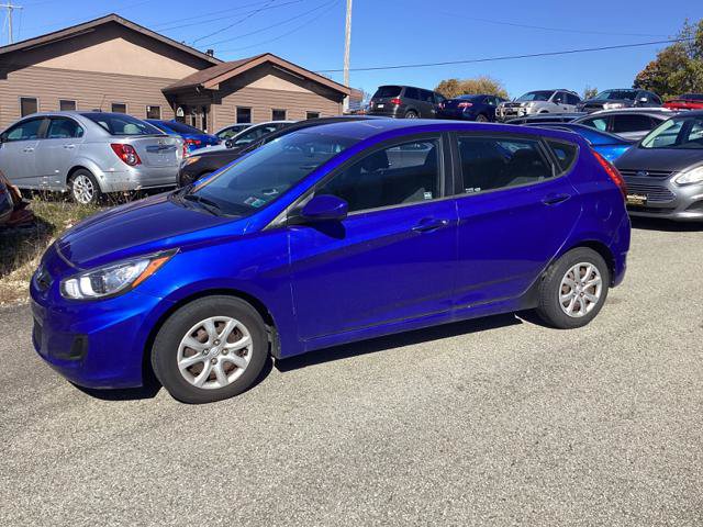 Used 2012 Hyundai Accent GS FWD image 3