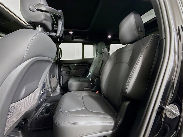 New 2026 Land Rover Defender 130 X-Dynamic SE image 24