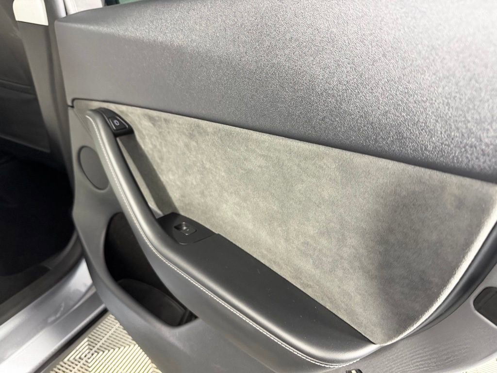 Used 2024 Tesla Model Y Long Range image 31