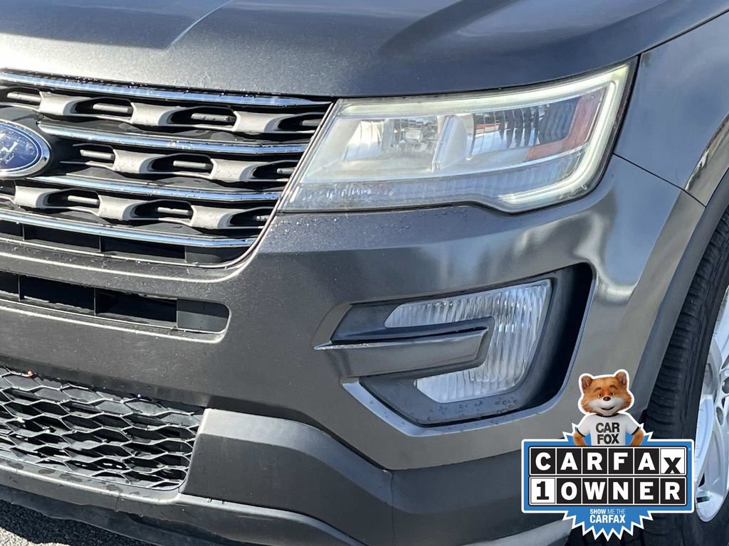 Used 2017 Ford Explorer XLT image 10