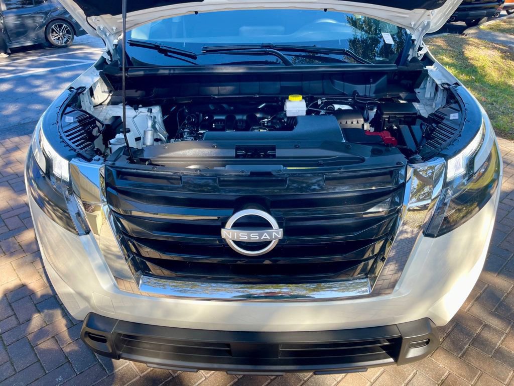 Used 2024 Nissan Pathfinder SV image 18